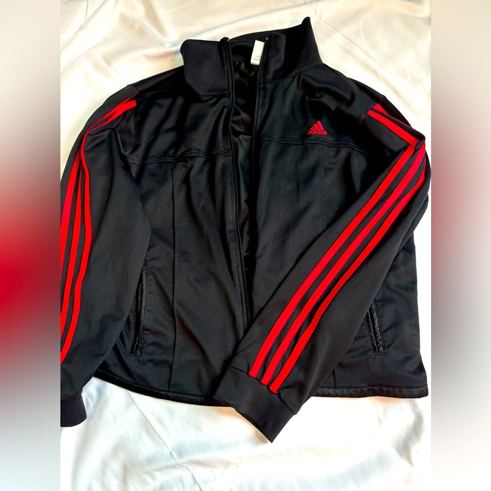 xl kids Adidas

used as women’s small